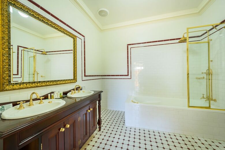 Cobb & Co Court Boutique Hotel