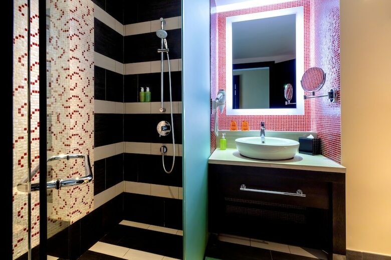 Resorts World Sentosa - Festive Hotel