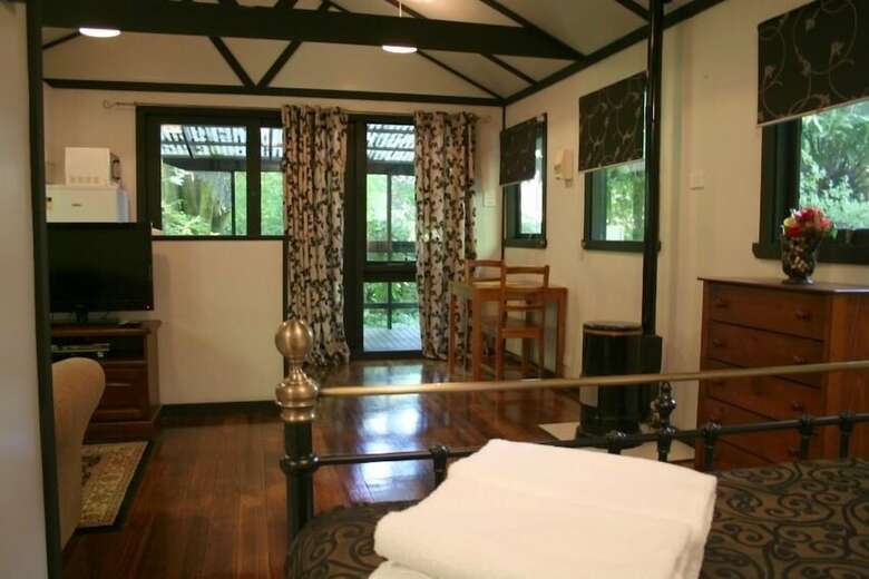 Tudor Cottages Mt Dandenong