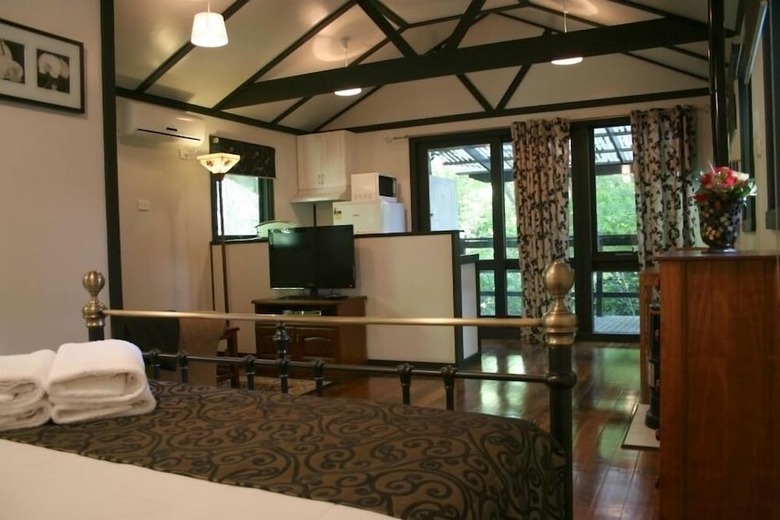 Tudor Cottages Mt Dandenong