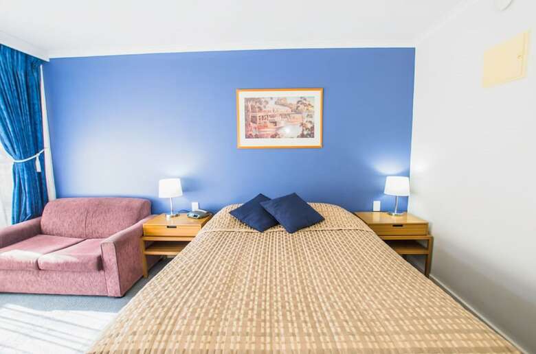 Mas Country Riverboat Lodge Motor Inn