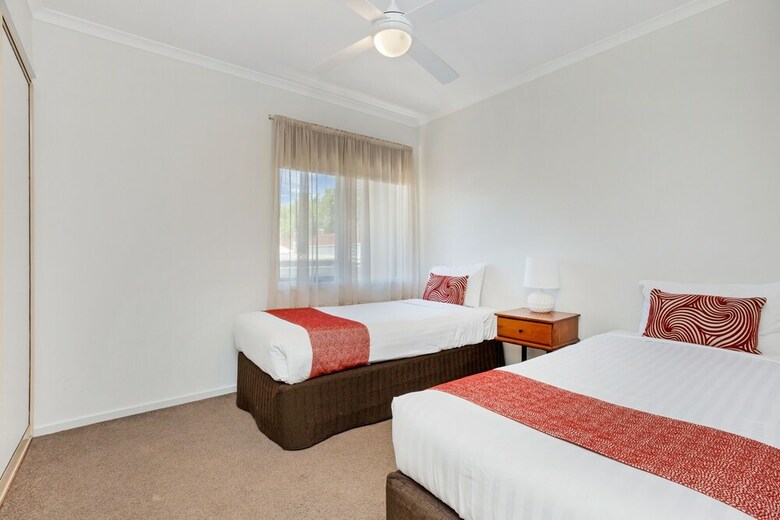 Motel National Hotel Complex And Bendigo Central Apartments