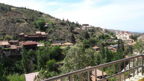 Ekali Hotel