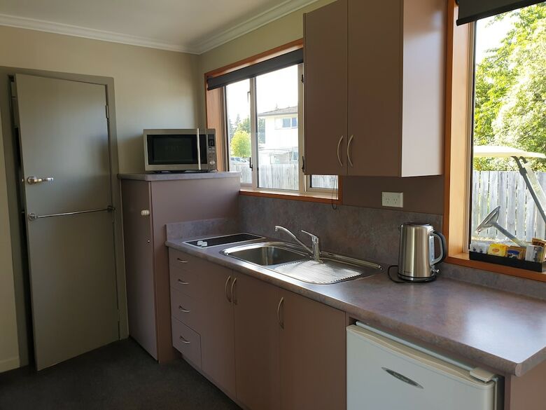 Lakeside Motel And Apartments - Te Anau