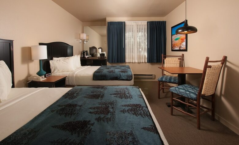 Hotel Grant Village - Inside The Park