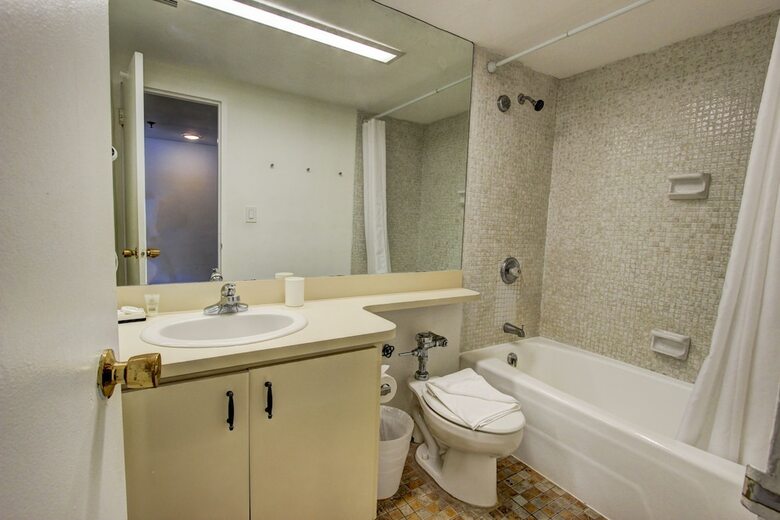 Collins Apartments By Design Suites Miami