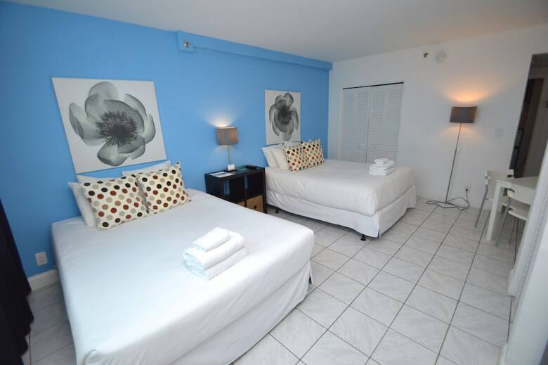 Collins Apartments By Design Suites Miami