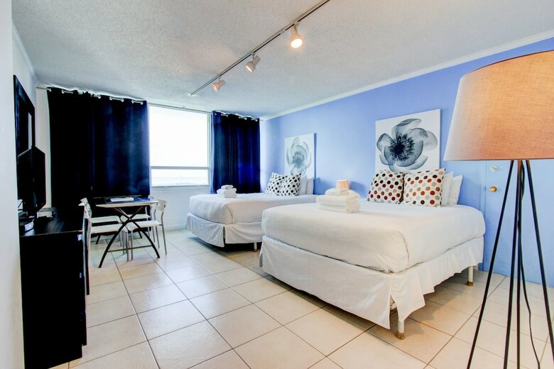 Collins Apartments By Design Suites Miami
