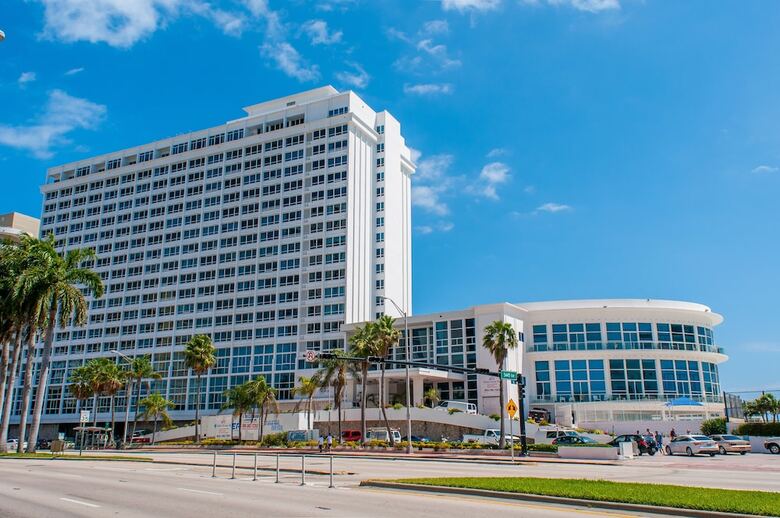 Collins Apartments By Design Suites Miami