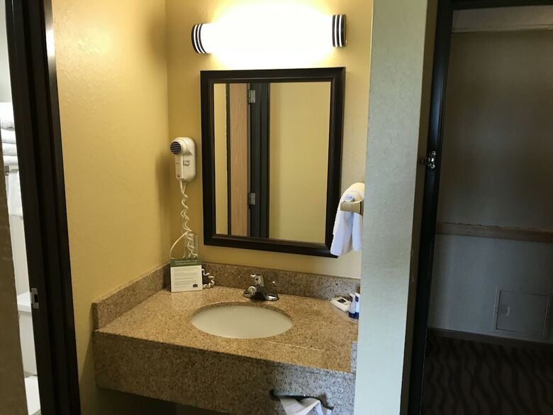 Hotel Americinn By Wyndham West Bend
