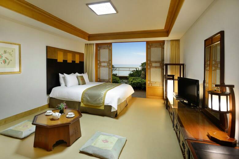Hotel Ramada Plaza Jeju Ocean Front