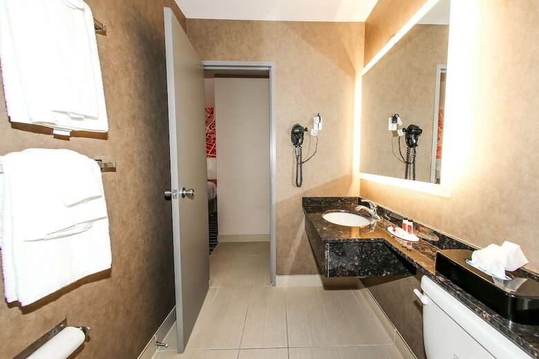 Hotel Howard Johnson By Wyndham Winnipeg West