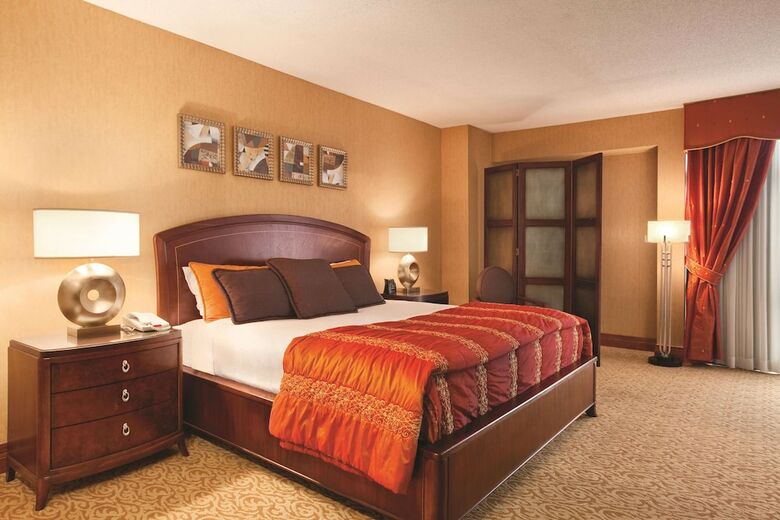 Embassy Suites By Hilton Hot Springs Hotel & Spa