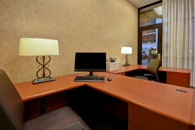 Embassy Suites By Hilton Hot Springs Hotel & Spa