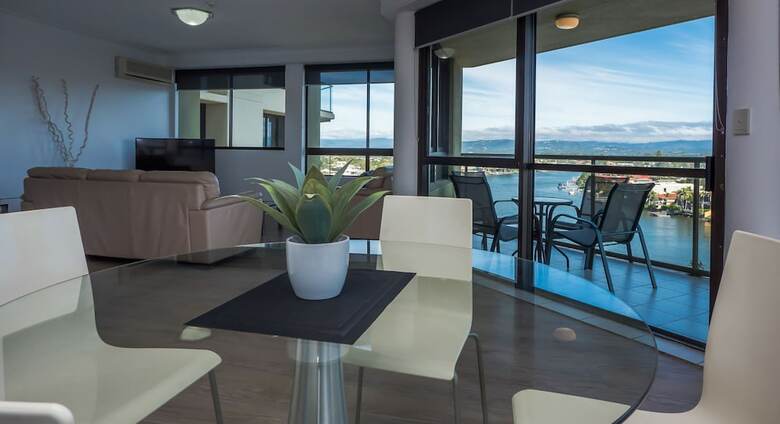 Surfers Hawaiian Holiday Apartments