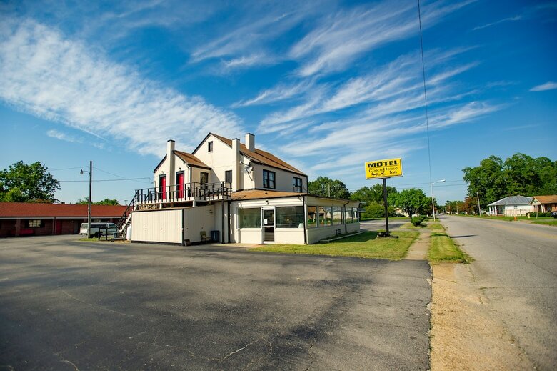 Motel Coach House
