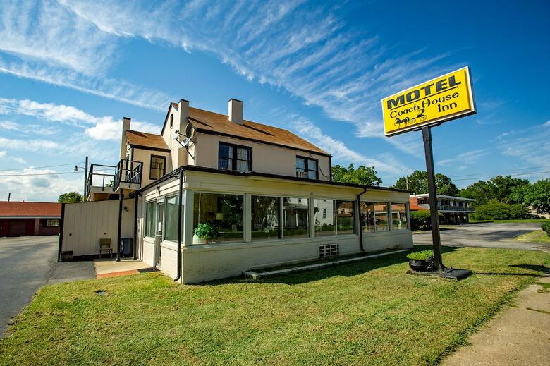Motel Coach House