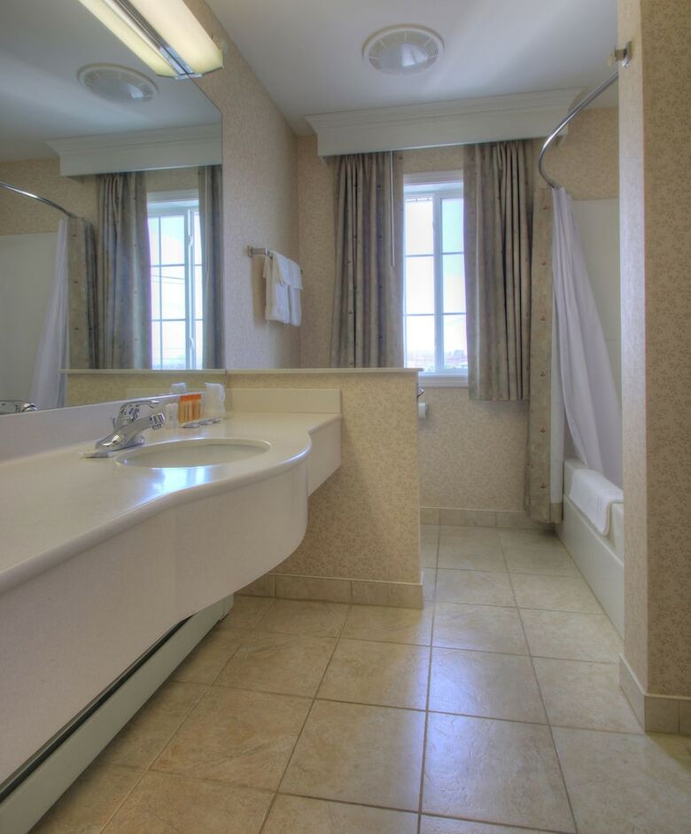 Ogunquit Hotel & Suites