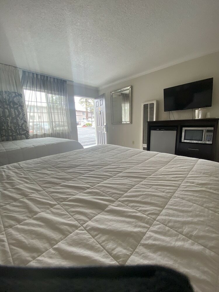 Motel Stateline Economy Inn & Suites