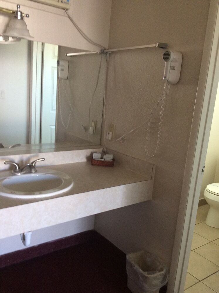 Motel Stateline Economy Inn & Suites