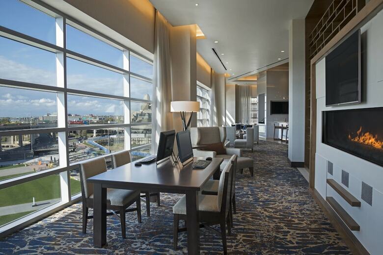 Hotel Buffalo Marriott At Lecom Harborcenter