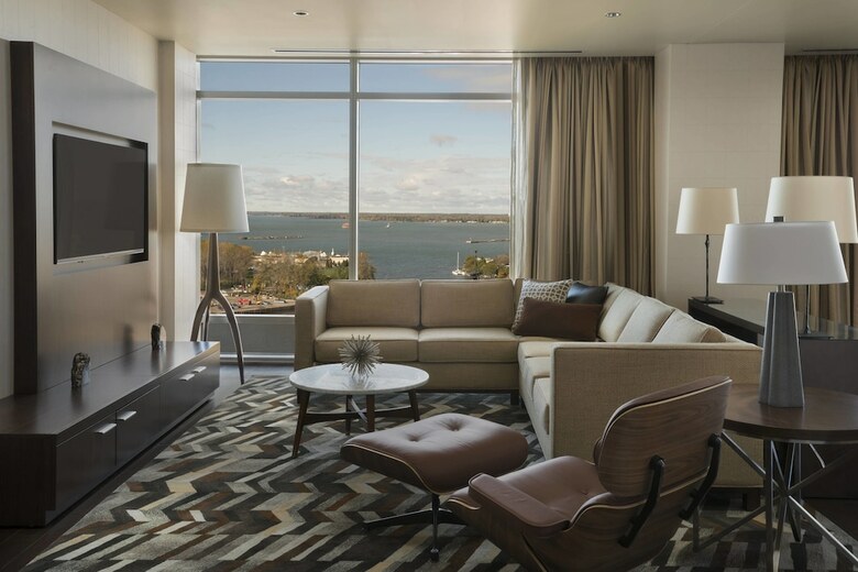 Hotel Buffalo Marriott At Lecom Harborcenter