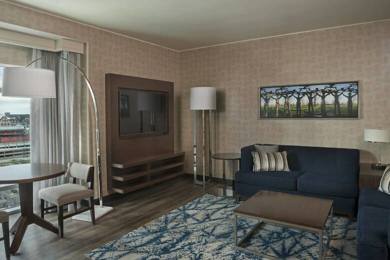 Hotel Buffalo Marriott At Lecom Harborcenter