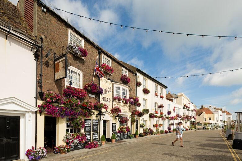 Hotel The Kings Head & Channel View
