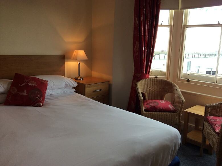 Hotel The Kings Head & Channel View