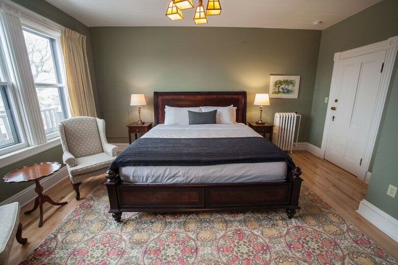 Bed & Breakfast The Hillhurst Inn