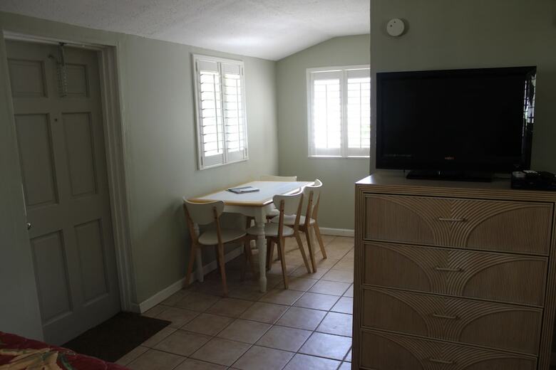 Shoreline Suites & Cabana Cottages