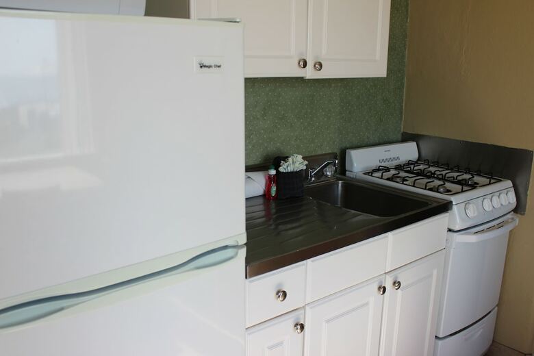 Shoreline Suites & Cabana Cottages