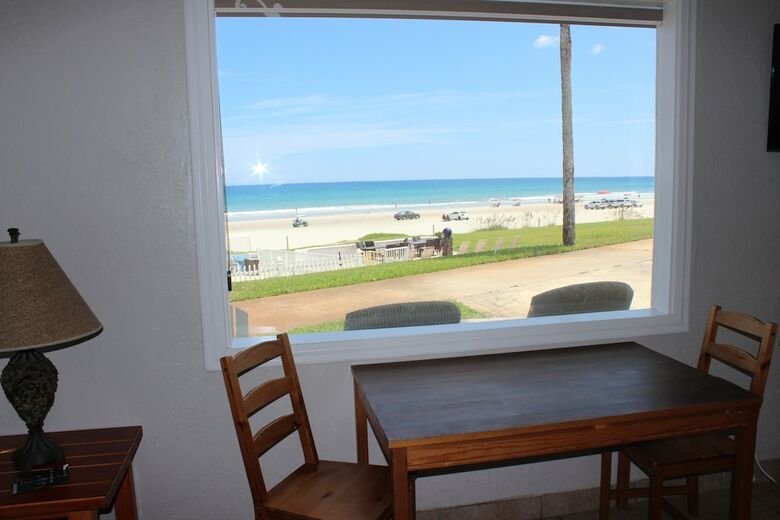 Shoreline Suites & Cabana Cottages