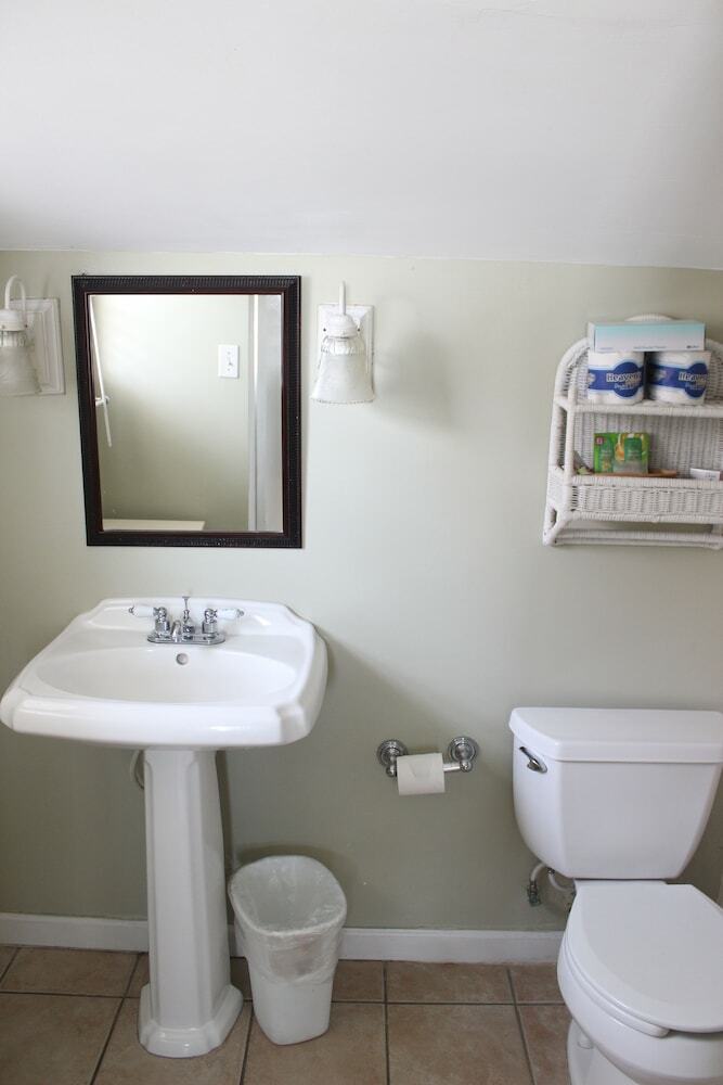 Shoreline Suites & Cabana Cottages