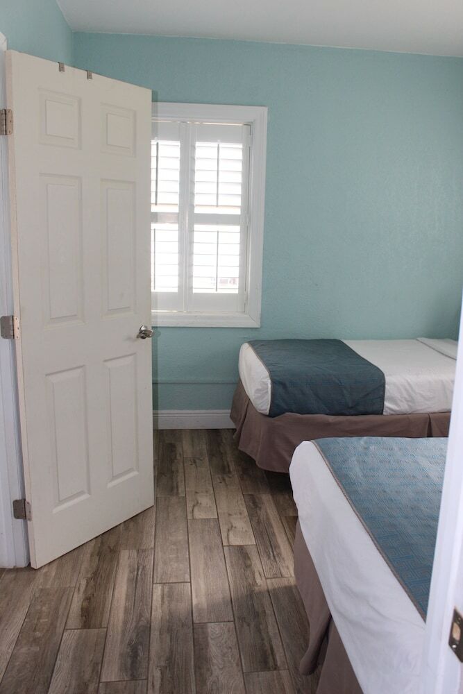 Shoreline Suites & Cabana Cottages
