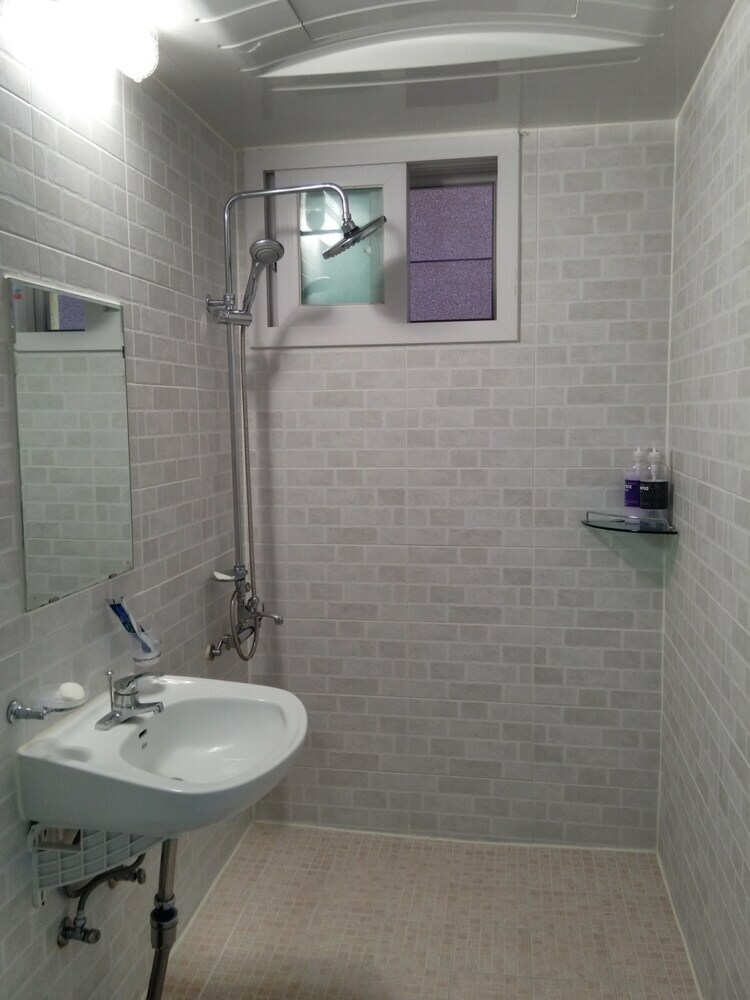 Hostal Backpackers In Yeosu - Hostel