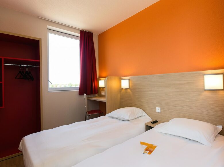 Hotel H�tel Premi�re Classe Chartres Barjouville