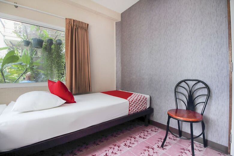 Oyo 537 Na Banglampoo Hotel
