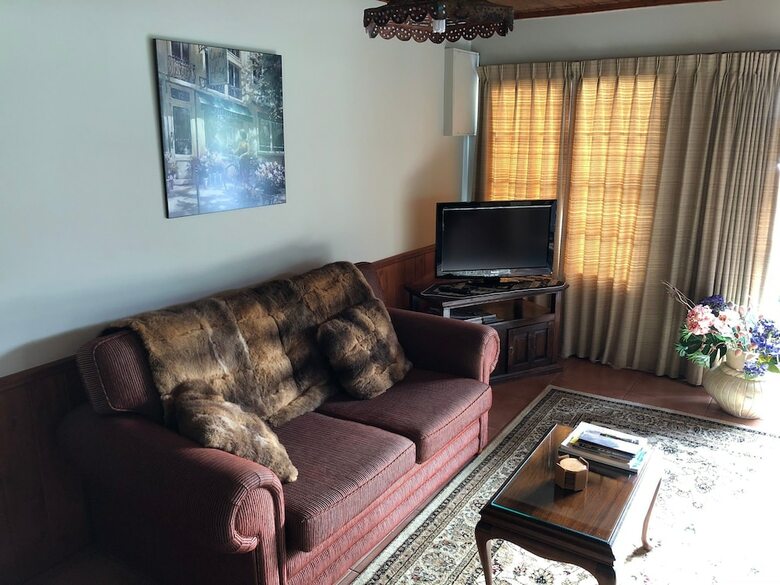 Chartre' Manor Bed & Breakfast
