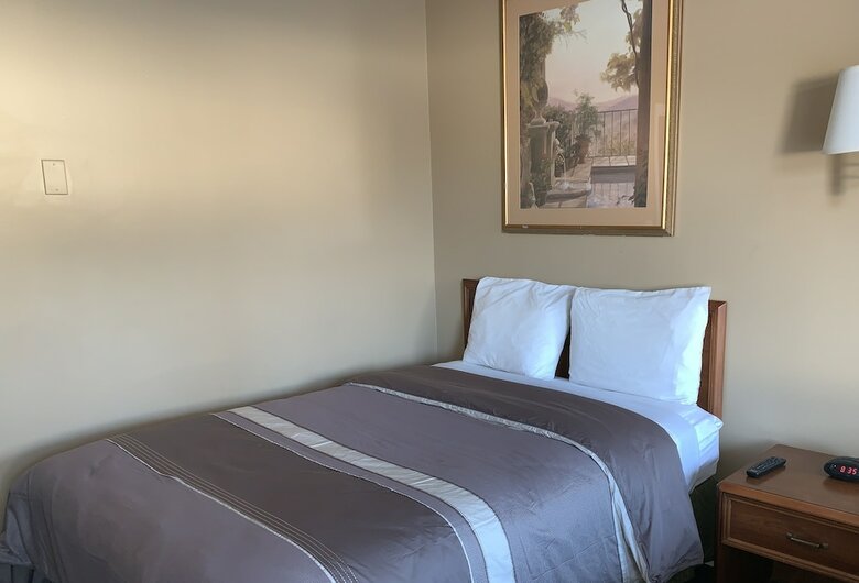 Motel Village Inn & Suites