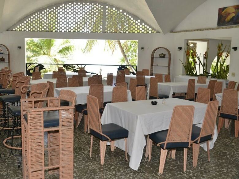 Ouanga Bay Beach Hotel
