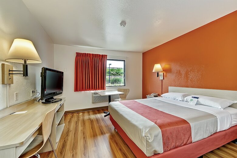 Motel 6 Chicago North - Glenview
