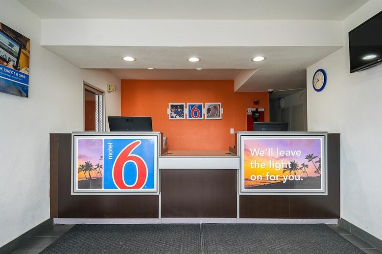 Motel 6 Lost Hills