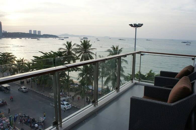 Hotel Serenotel Pattaya Beach Front