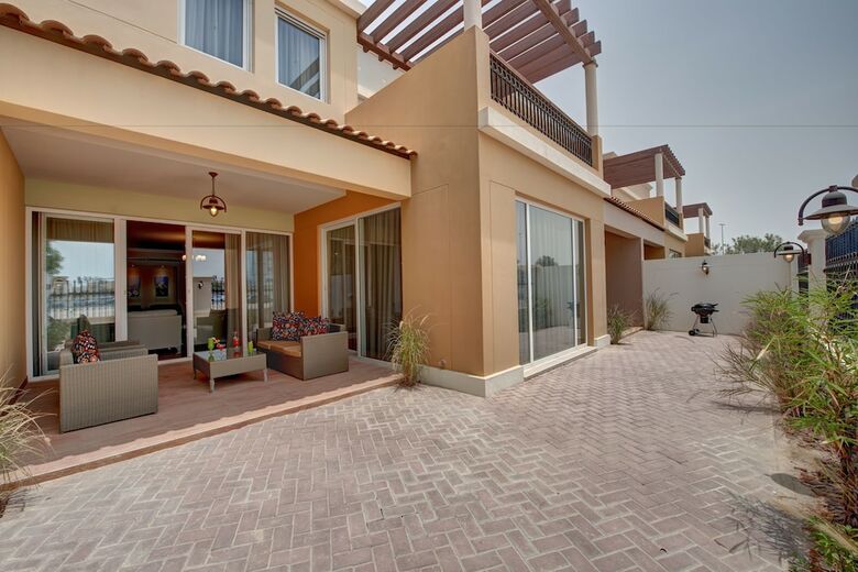 J5 Villas Holiday Homes - Barsha Gardens