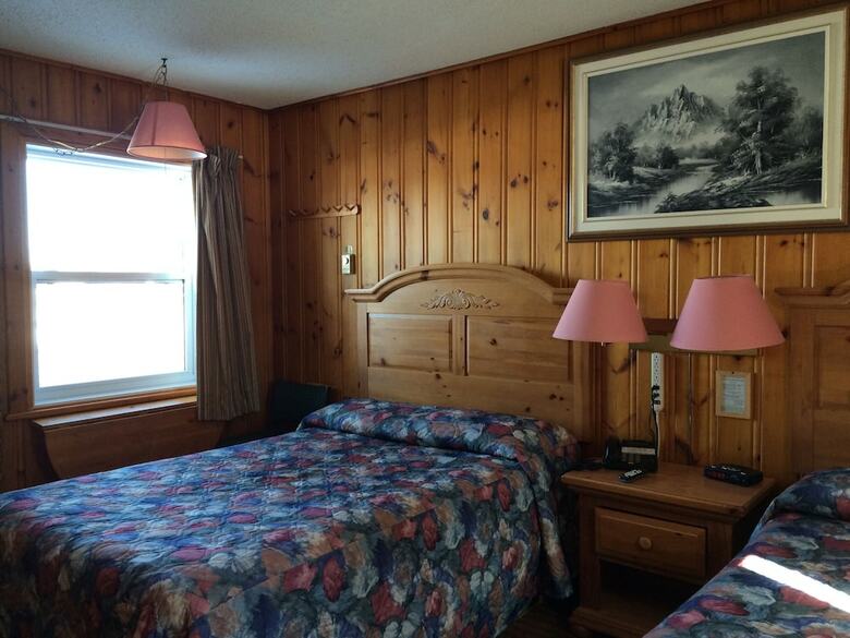 Motel Knights Inn Colonial Fireside Inn
