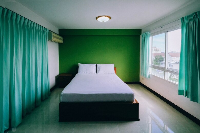 Hotel Golden House @ Onnut Station