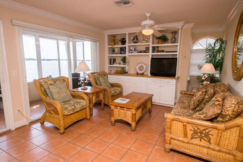 Tortuga Inn Beach Resort