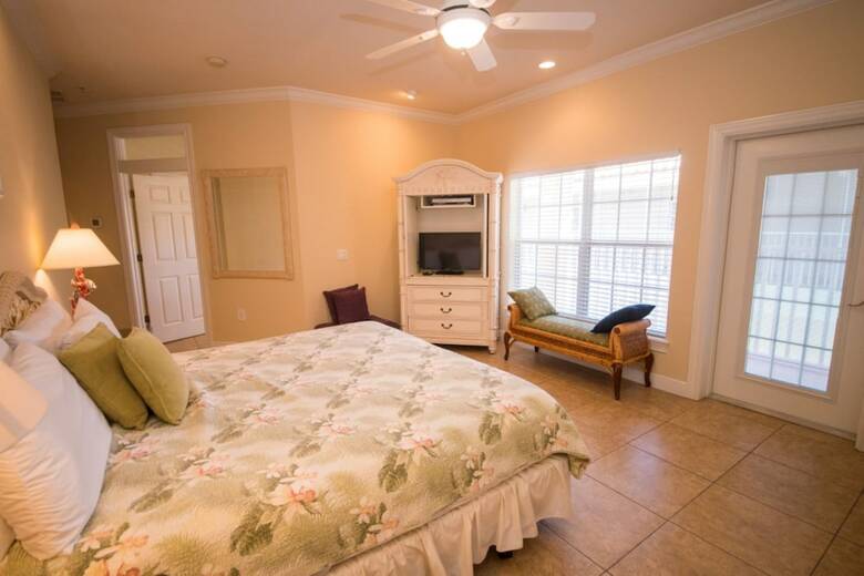 Tortuga Inn Beach Resort
