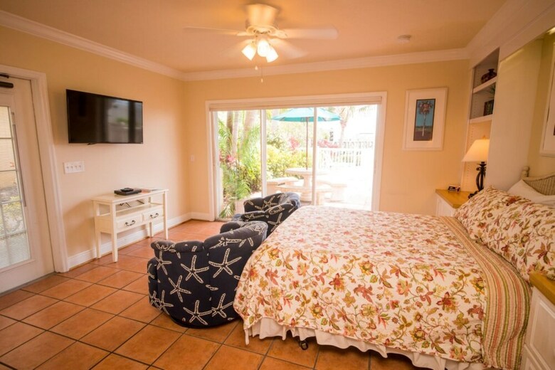 Tortuga Inn Beach Resort